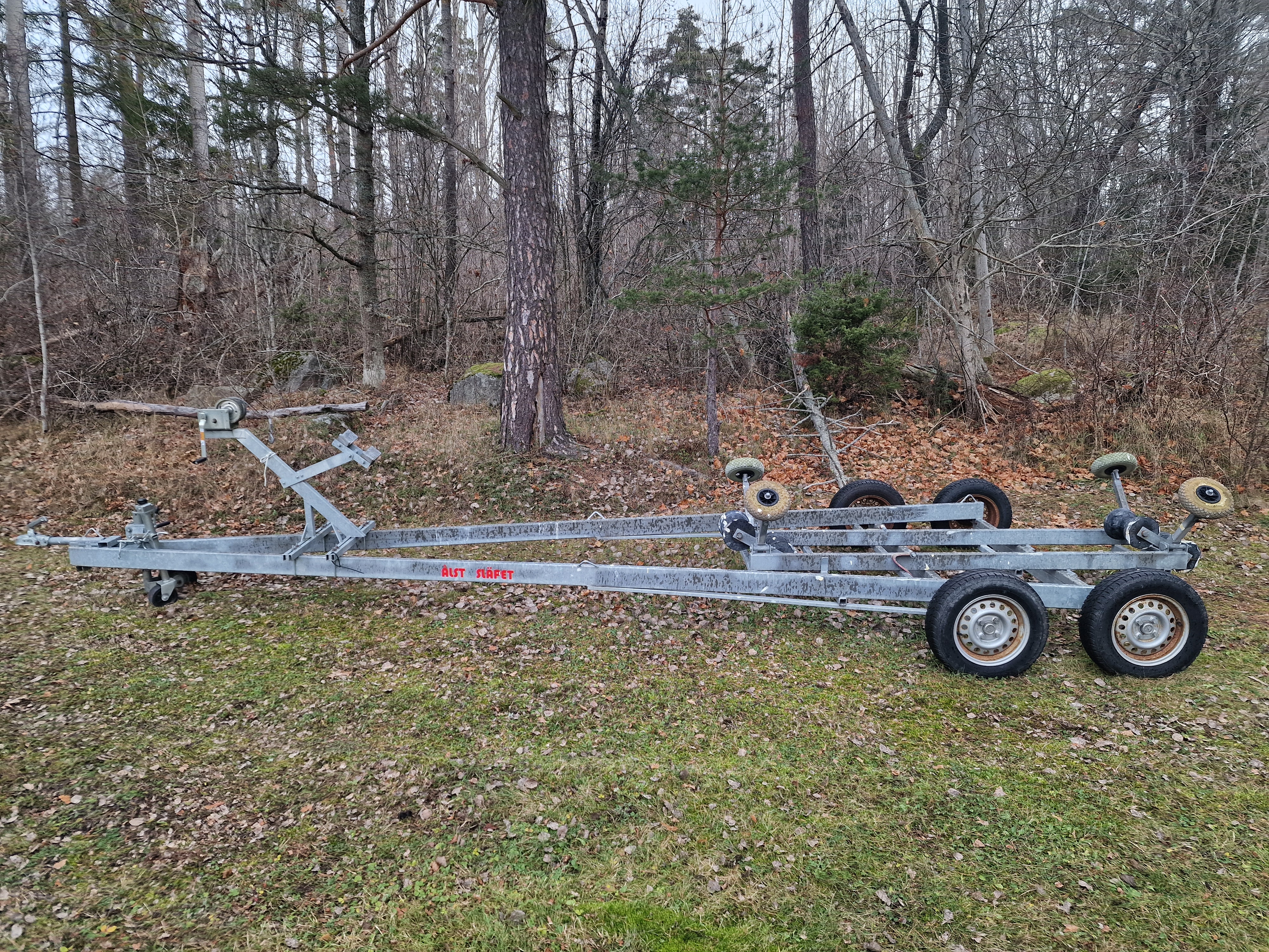 2000kg lastvikt 7m lång båtvagn 30km/h