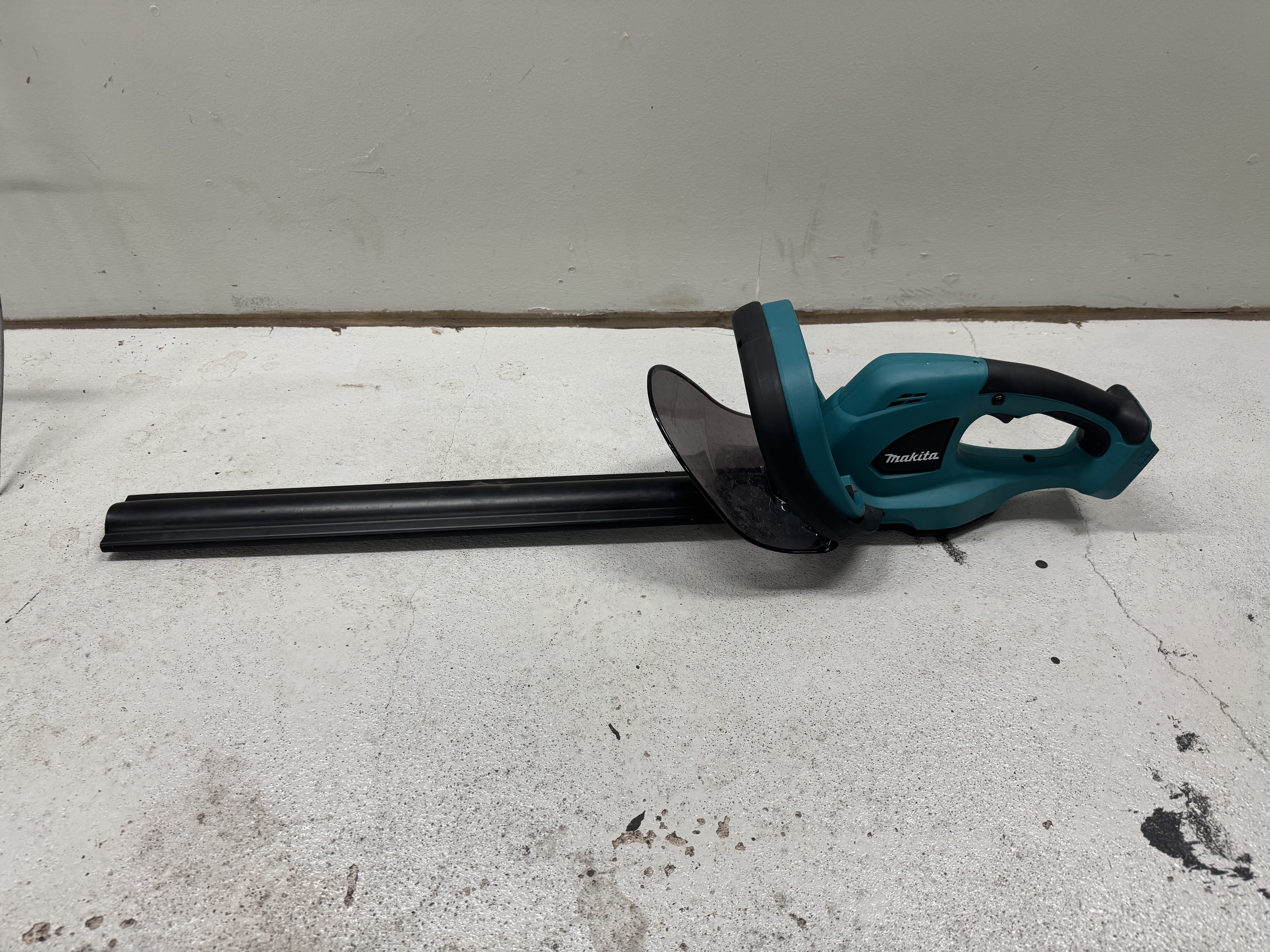 Makita akkupensasleikkuri (18v)