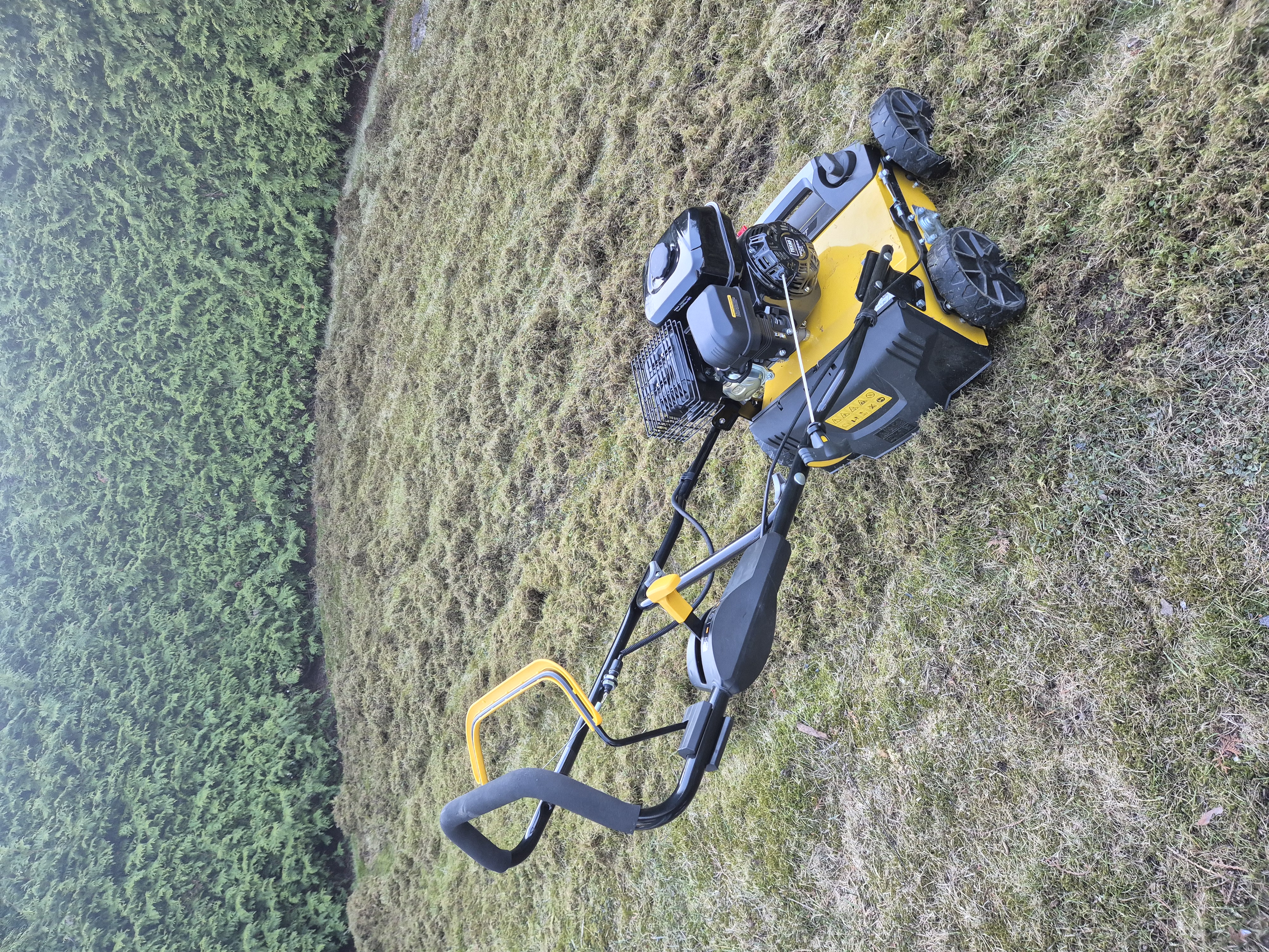 Nurmikon ilmaaja / sammaleenpoistaja