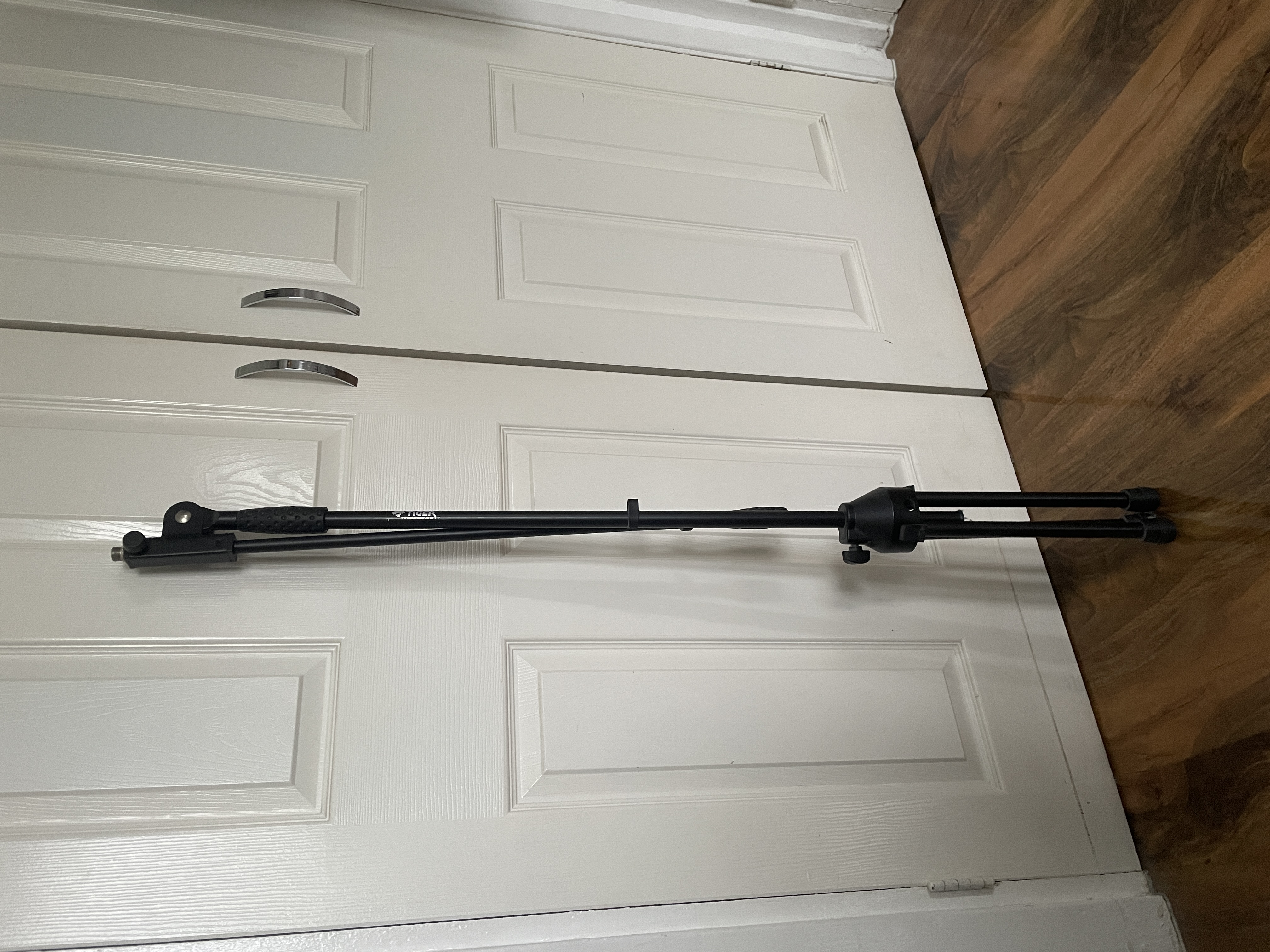 Tiger boom  microphone stand