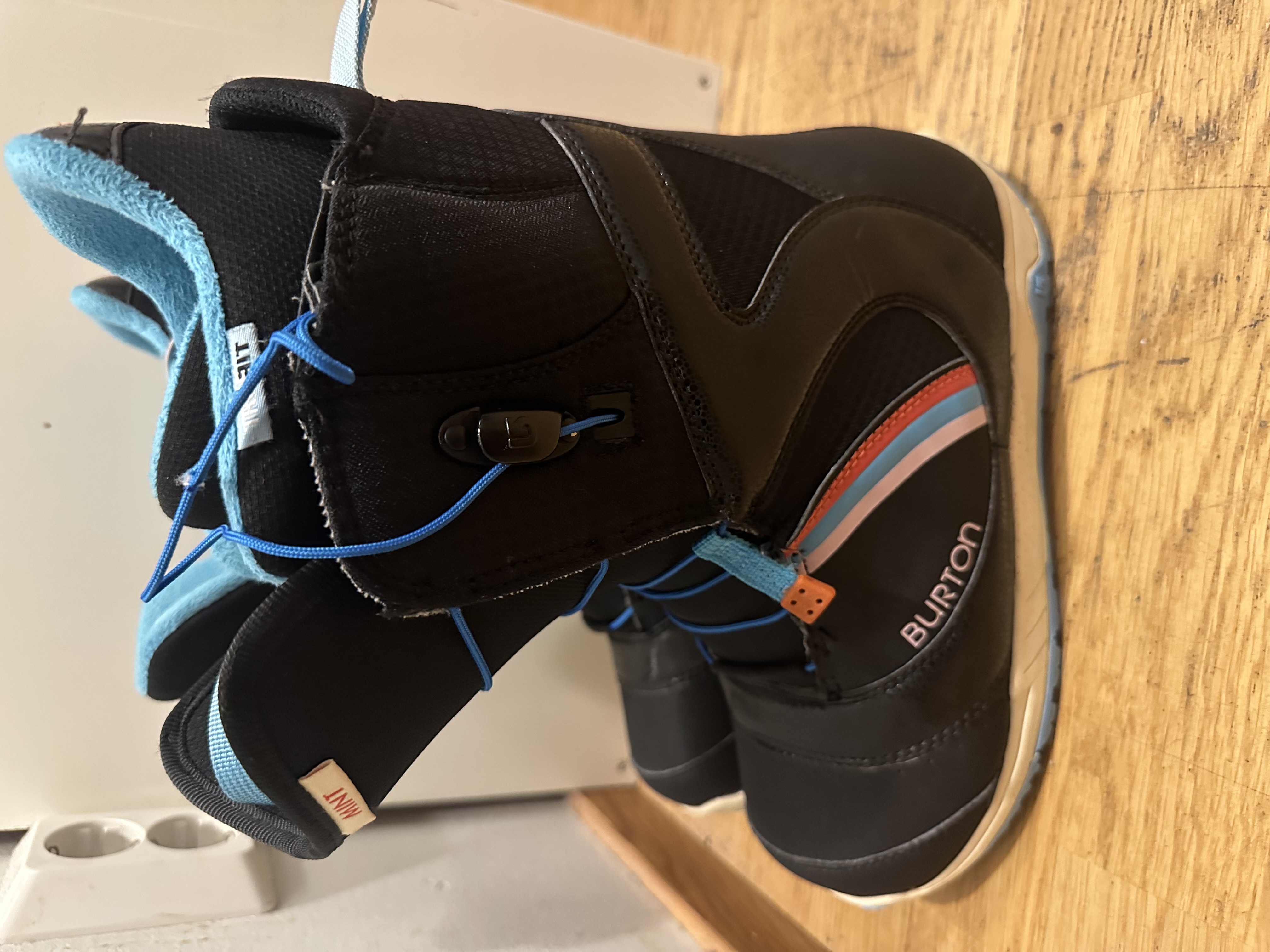 Naisten lumilautakengät burton koko 39 (sopii jalalle 37-38)