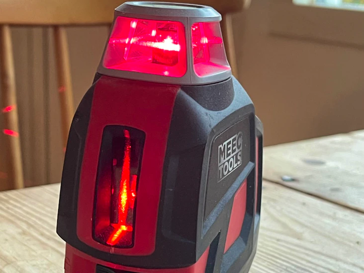 Laservattenpass med stativ, rotationslaser