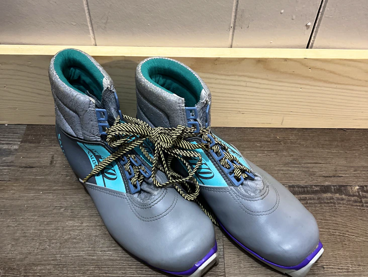 Euro 43 l12 m10 cross country ski boots size