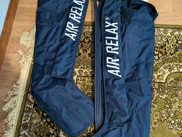 Air relax recovery system, boots and shorts palautumisen edistämiseen ja rentoutumiseen