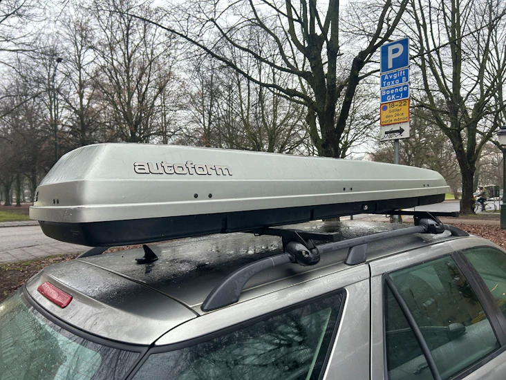 Smidig takbox med justerbara takräcken