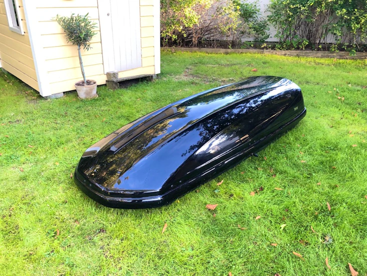 Snygg och rymlig 460 liters takbox