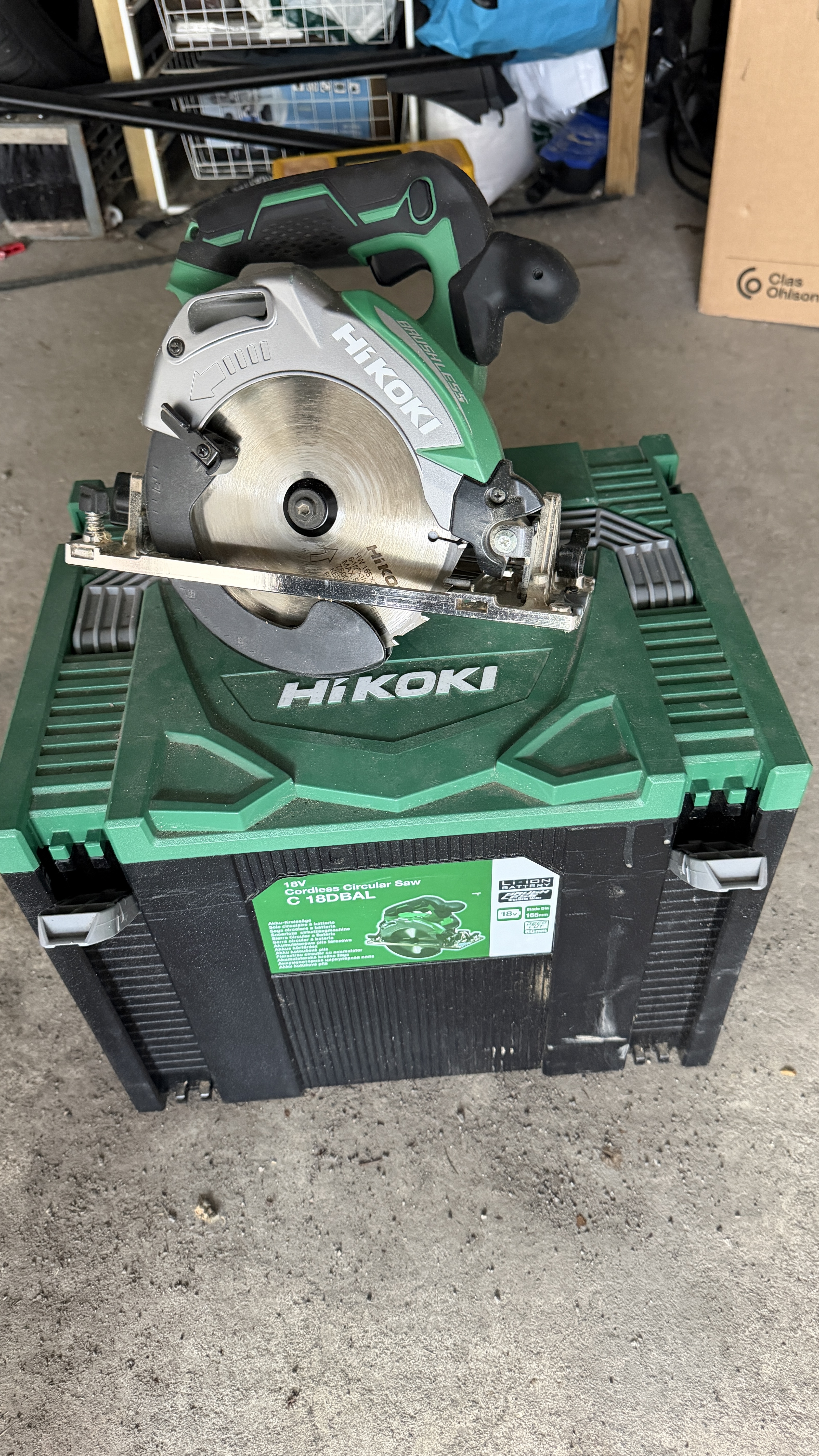 Hikoki c18dbal batteridrevet sirkelsag til leie – fleksibel og kraftig