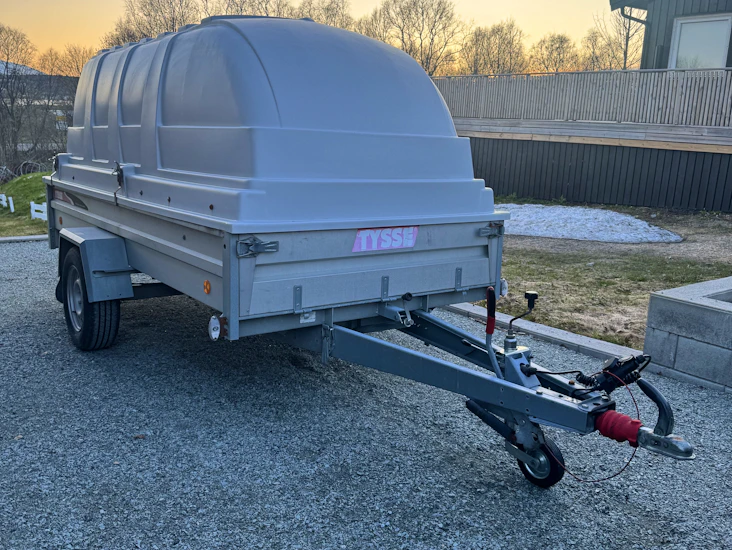 Tysse tilhenger/varehenger med tipp og lokk.