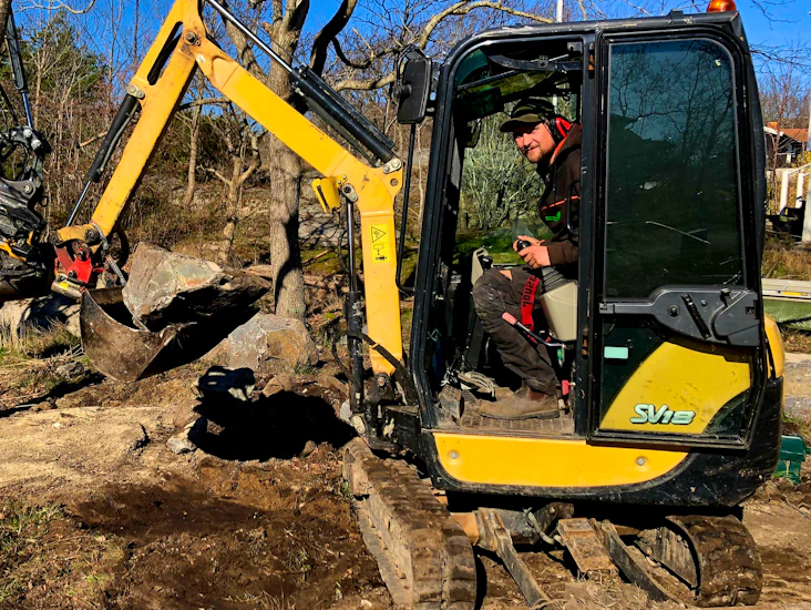 Grävmaskin med förare