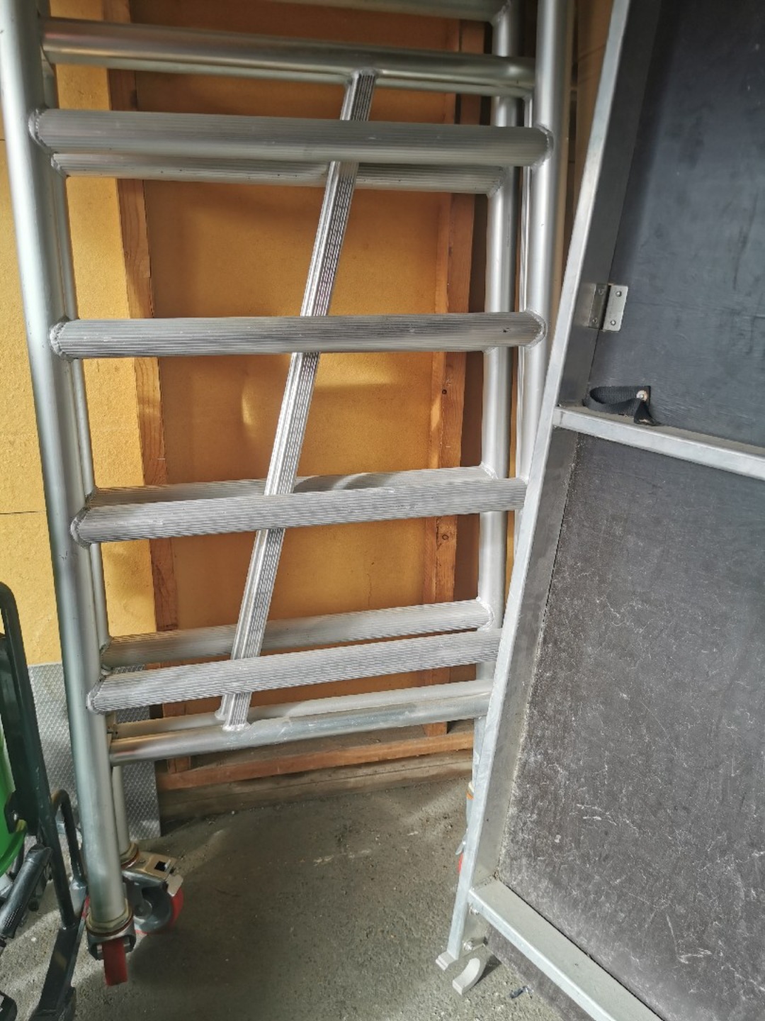 En høyde rullestillase