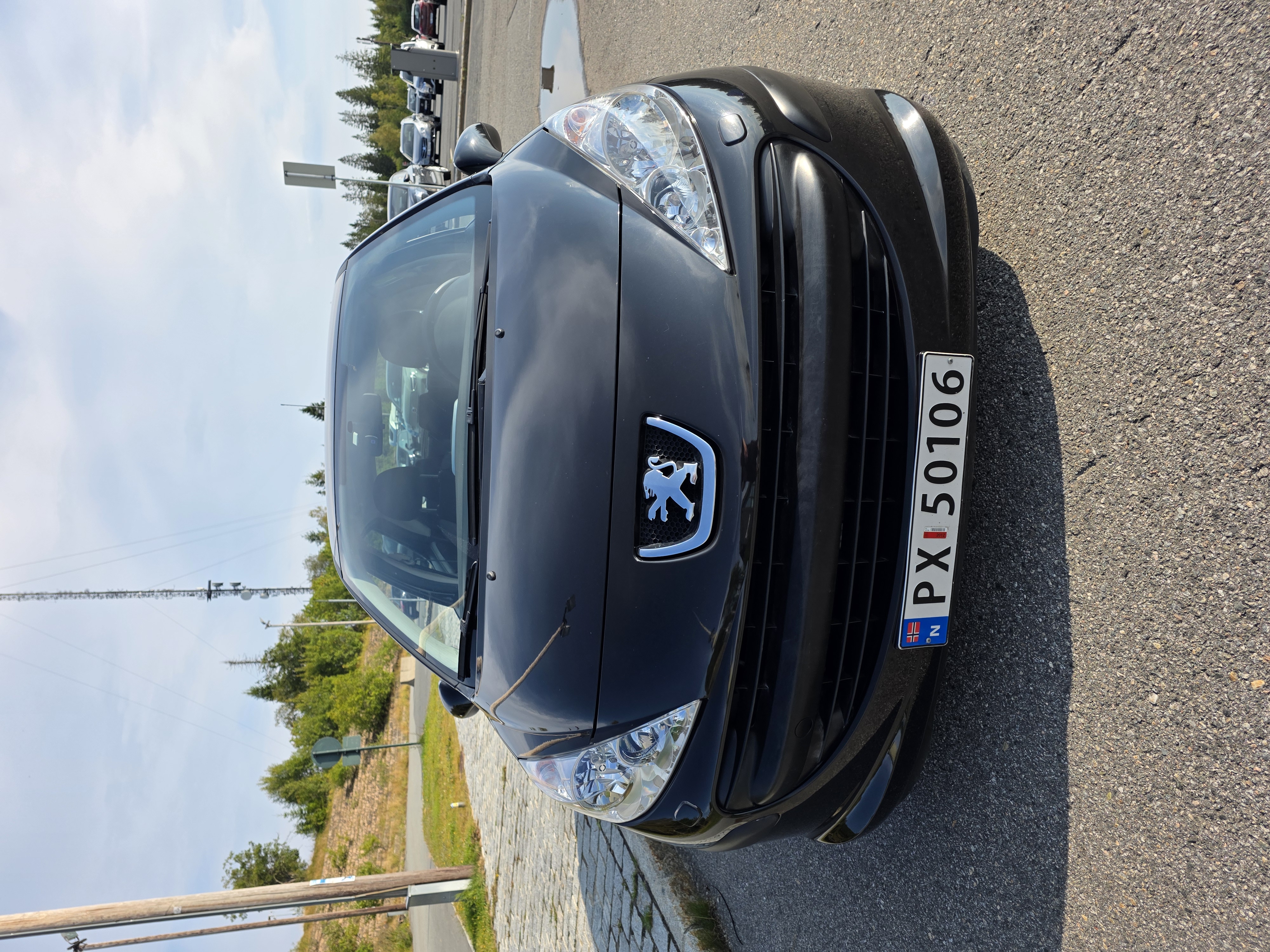 Peugeot 207 d med hengerfeste og sykkelstativ