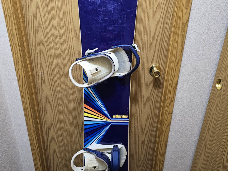 Snowboard and bundings