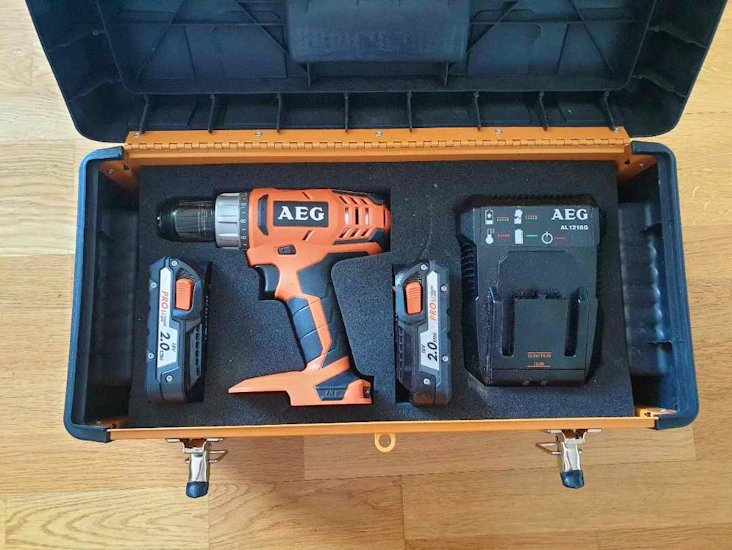 Aeg 18 volts skruvdragare med bits/borrsats