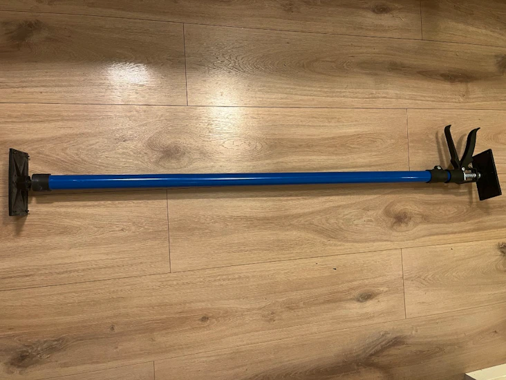 Teleskopstötta för montering av takskivor