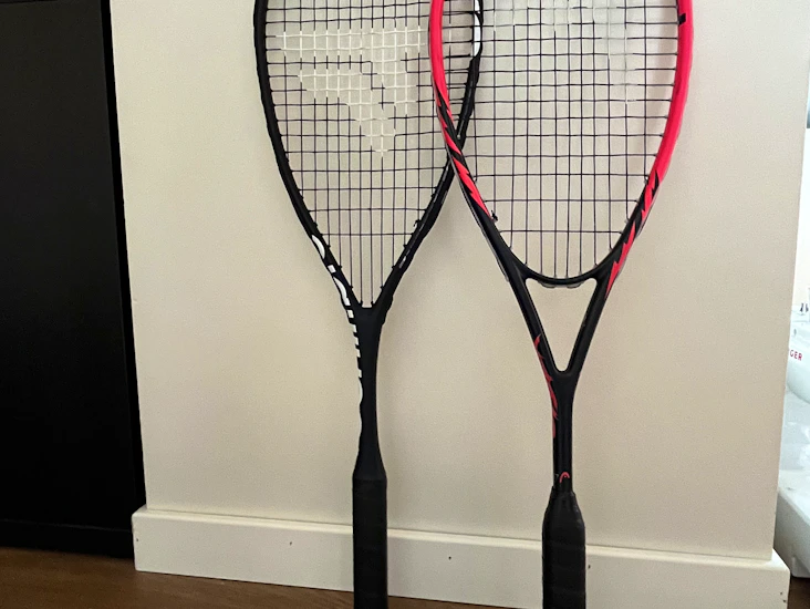 Squash racketer (2 stk) med squashball (2 stk)