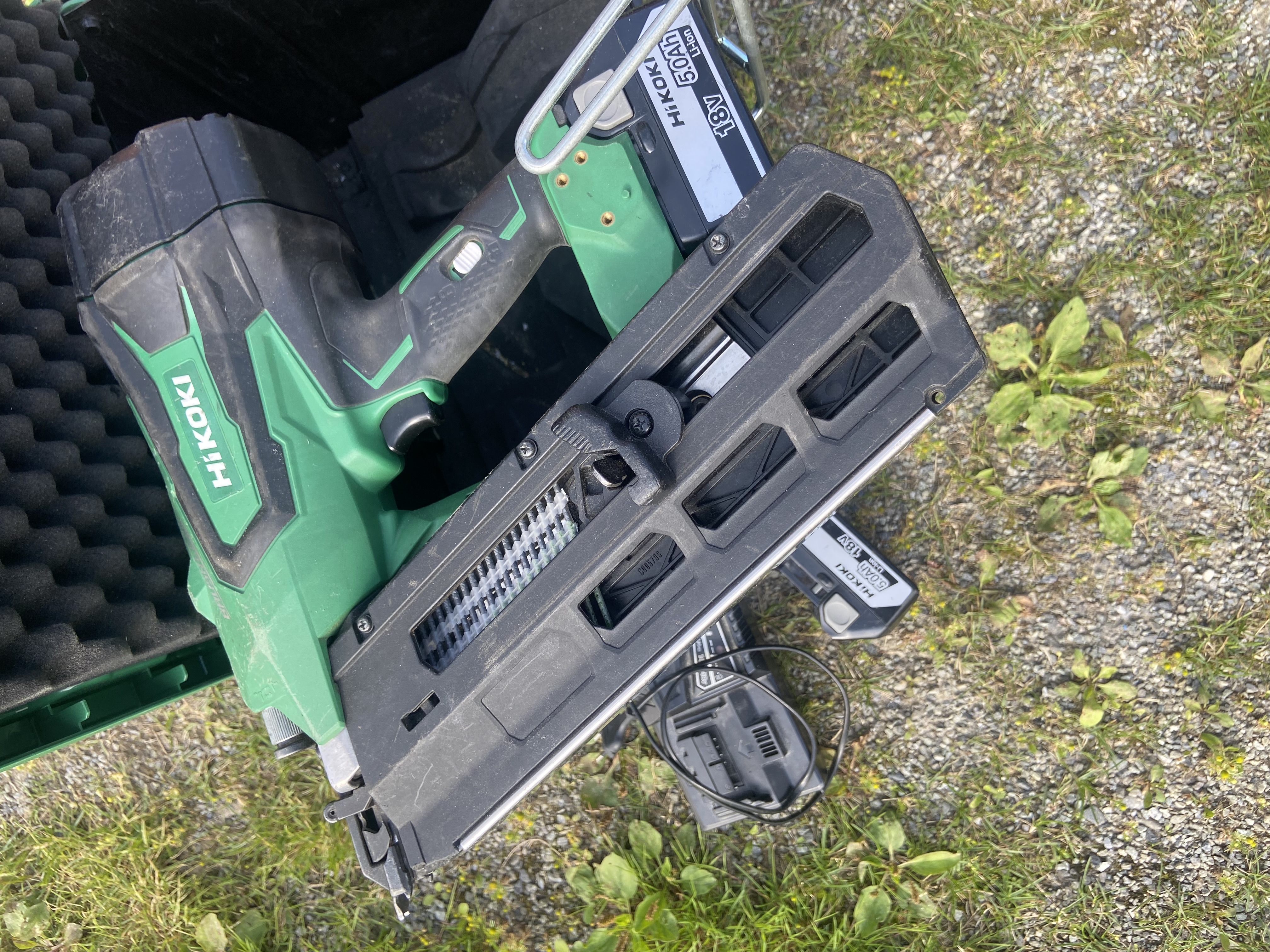 Hikoki 90mm batteridrevet stavspikerpistol 