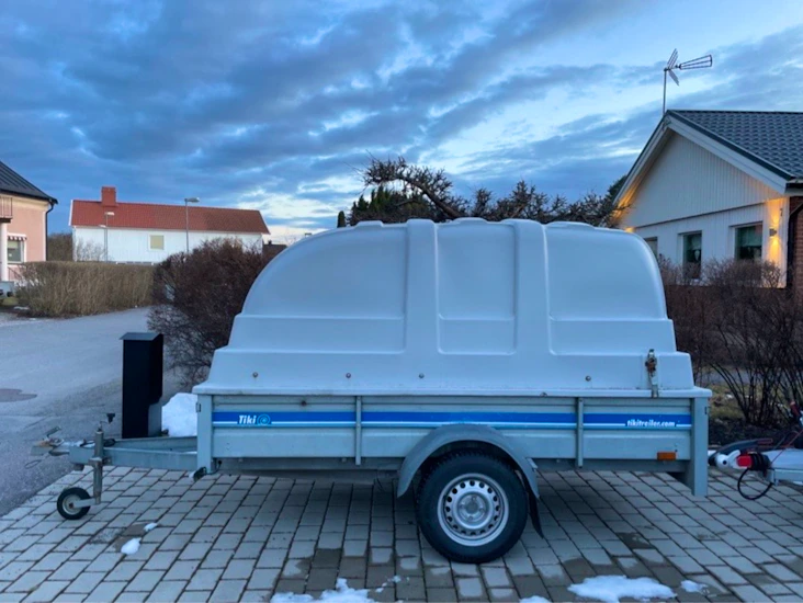 Tiki släp med tippfunktion