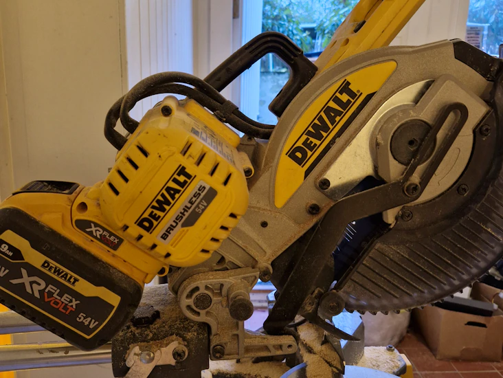Dewalt kapp - gjærsag 250mm 54v xr flexvolt - sagbord dewalt