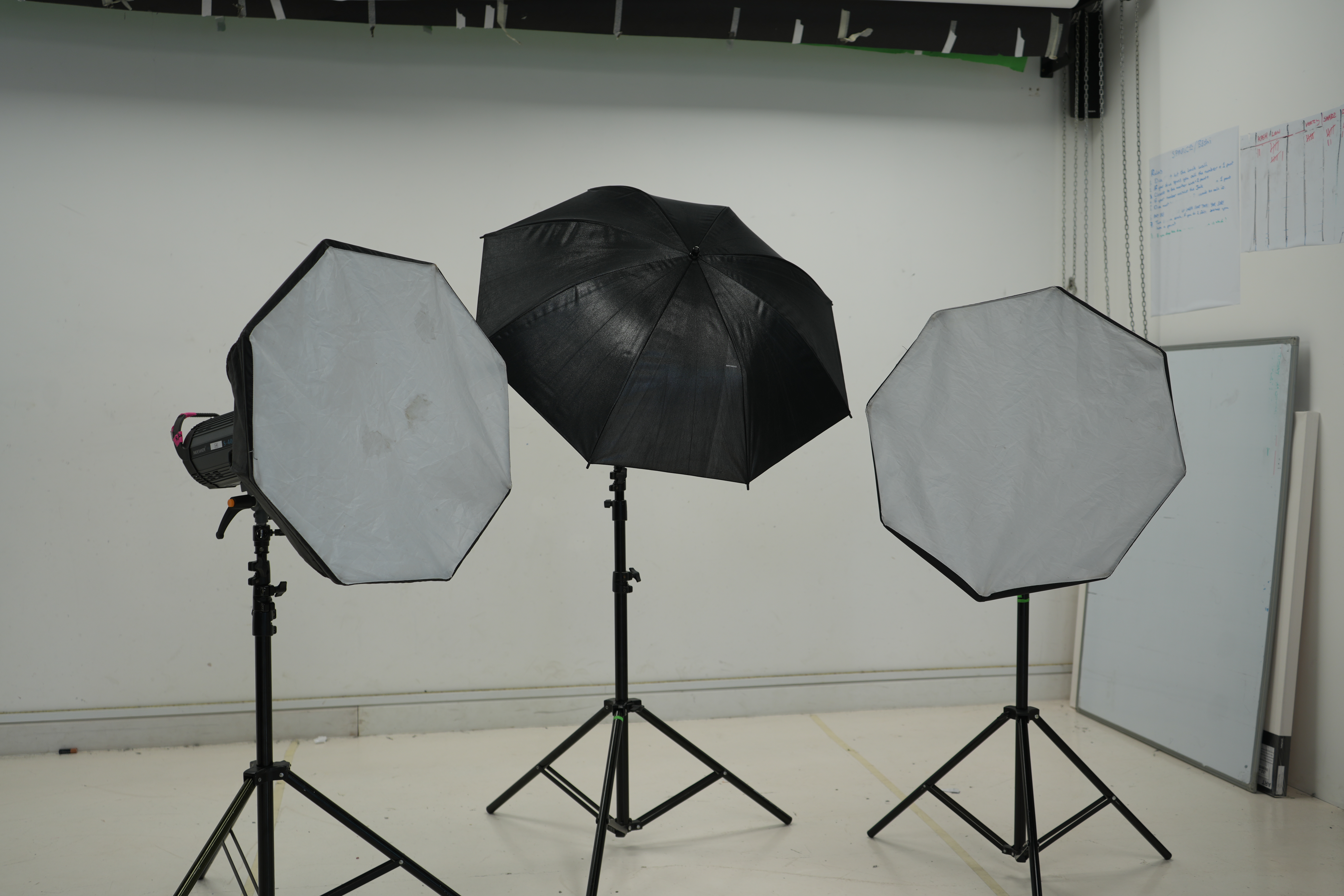 3x studio flash lighting kit