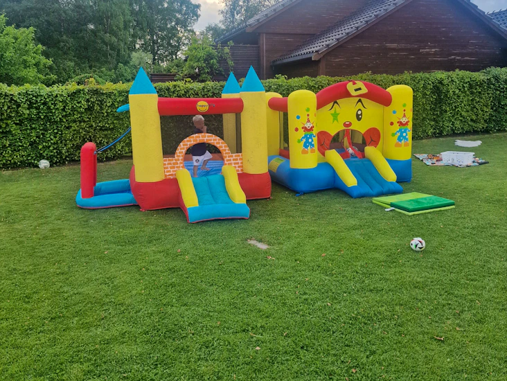 Hoppeslott - 2 til 6 år - hageselskap - utleie