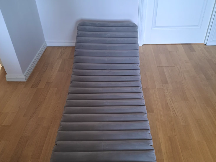 Luftmadrass med pump