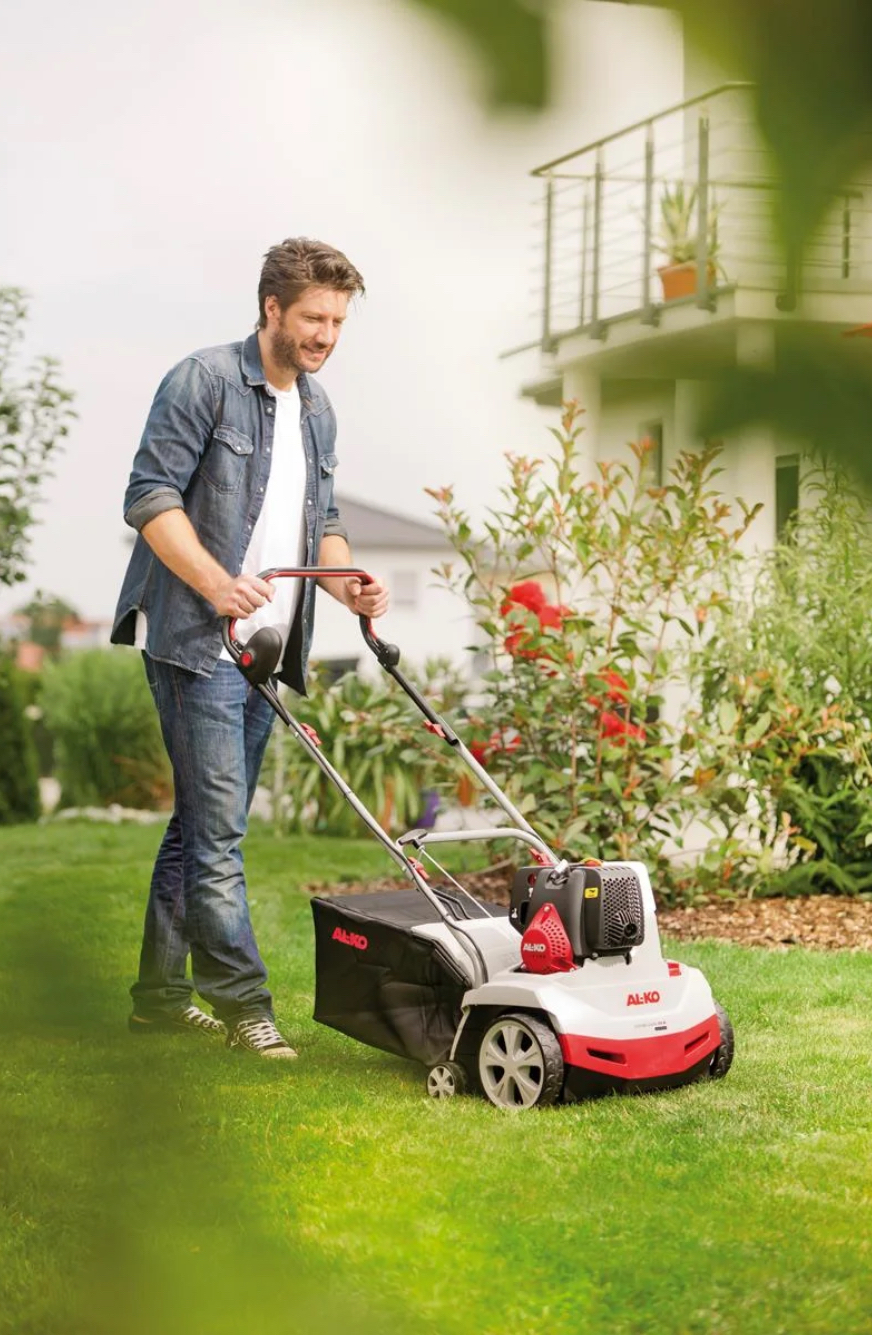 Bensindriven vertikalskärare/mossrivare