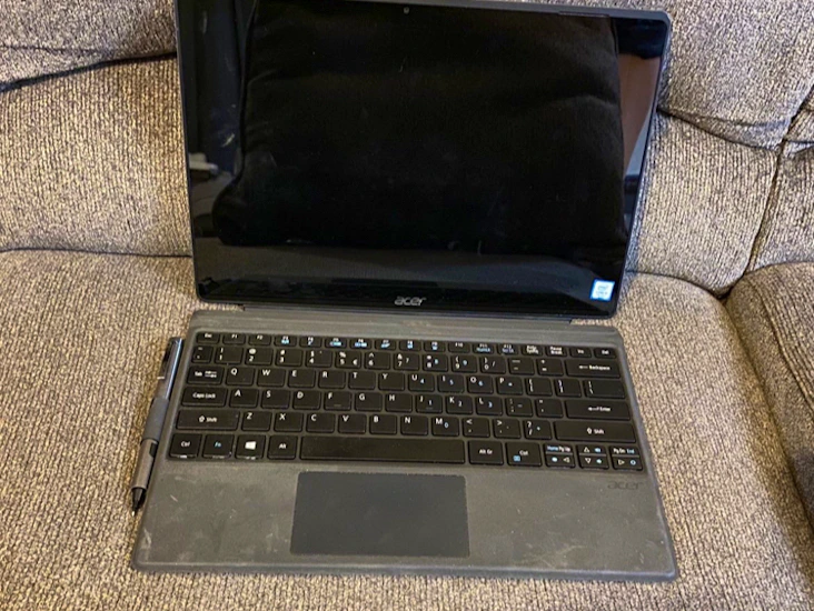 Acer switch 5 | 12" laptop tablet | intel i5-7200u | ssd | windows 10 home