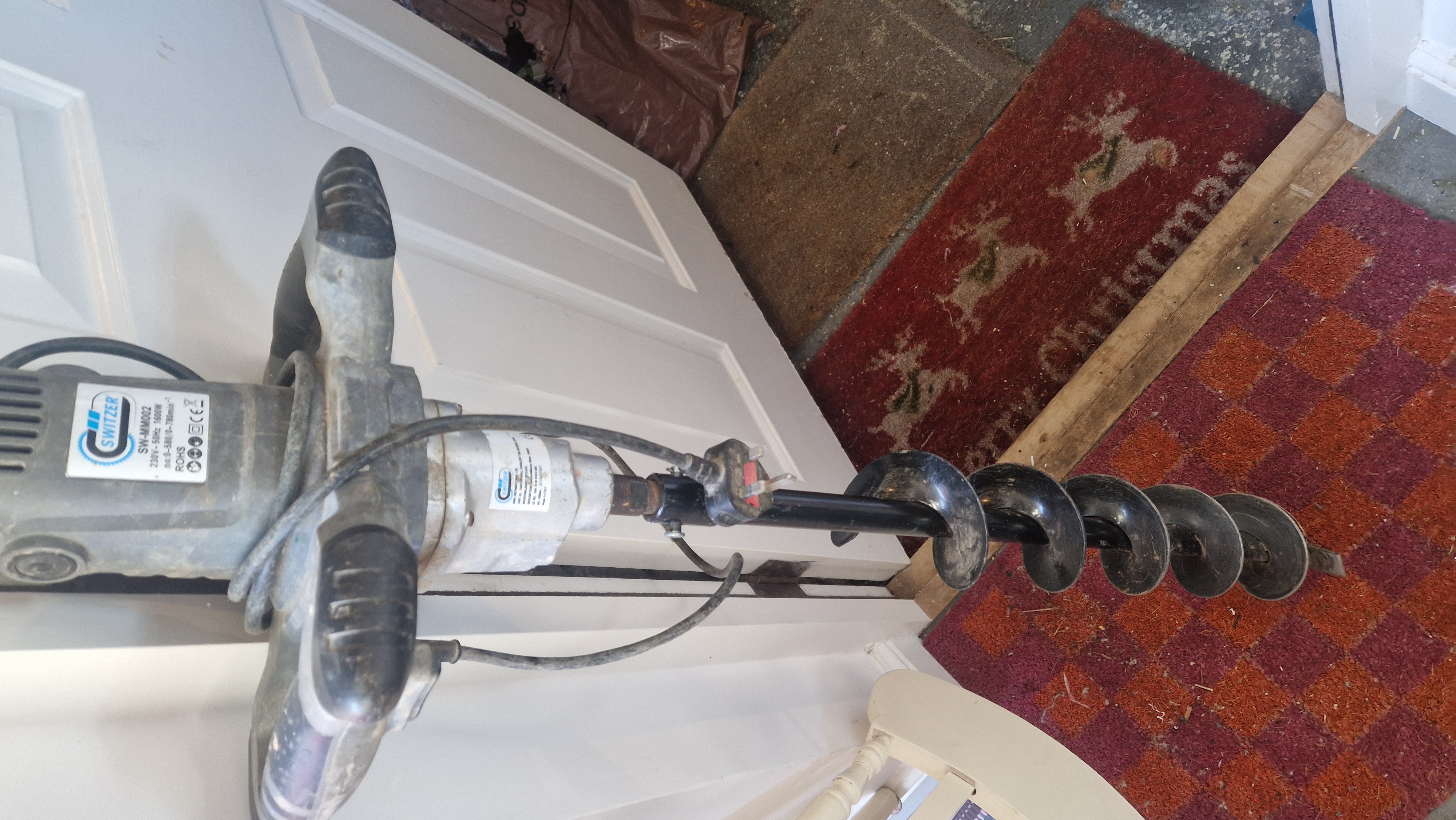 Electric post hole digger 