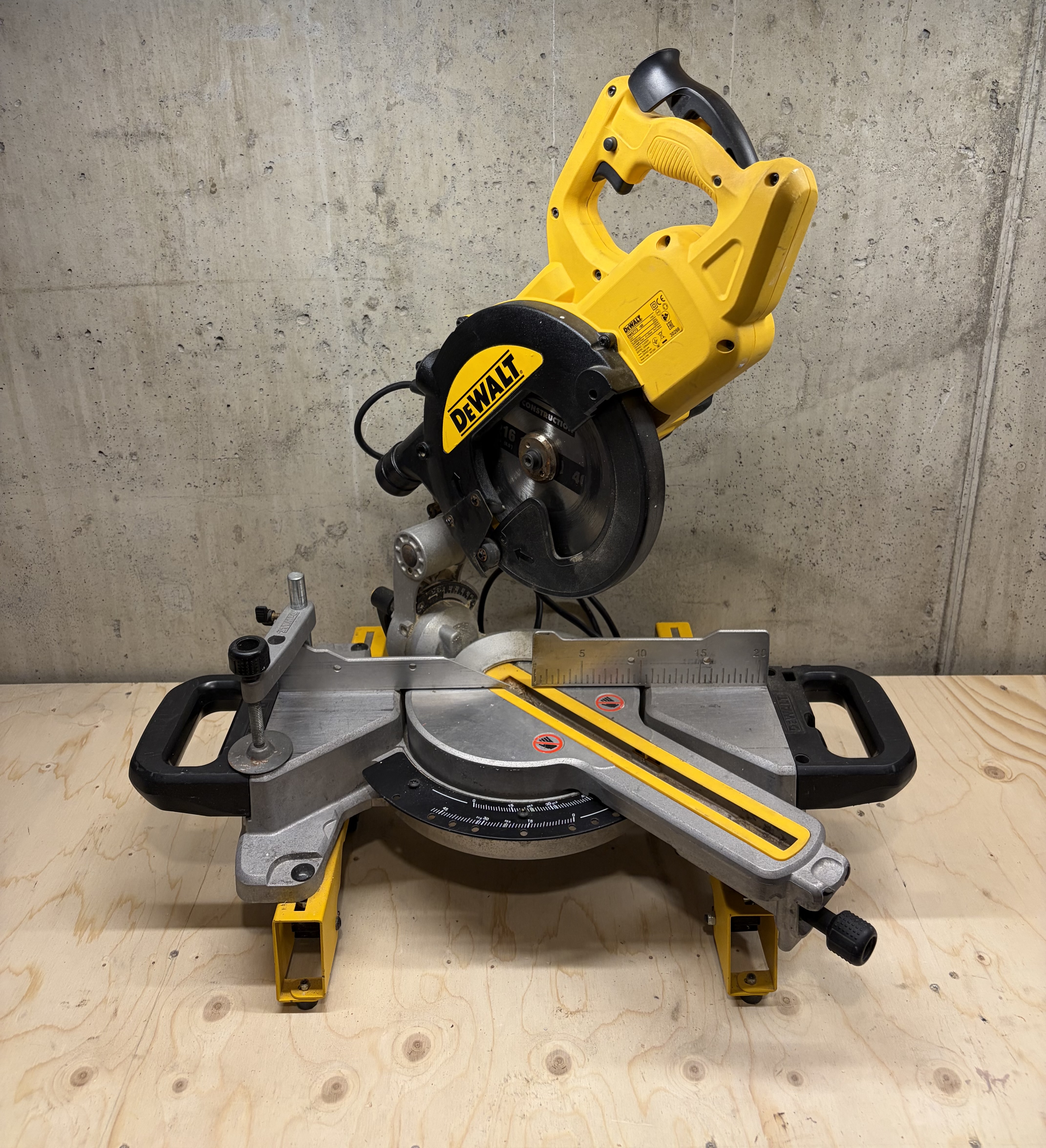 Dewalt kapp og gjærsag