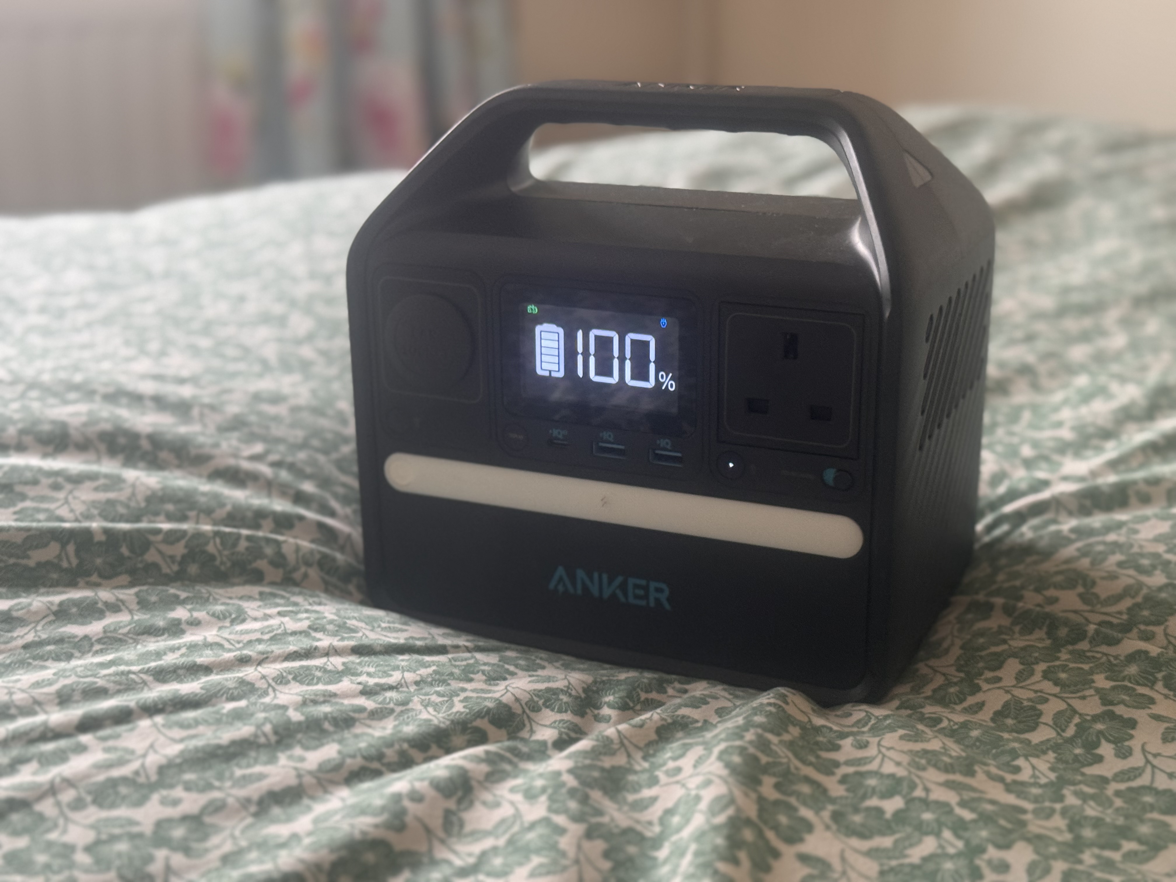 Anchor 521 portable power station (powerhouse 256wh)