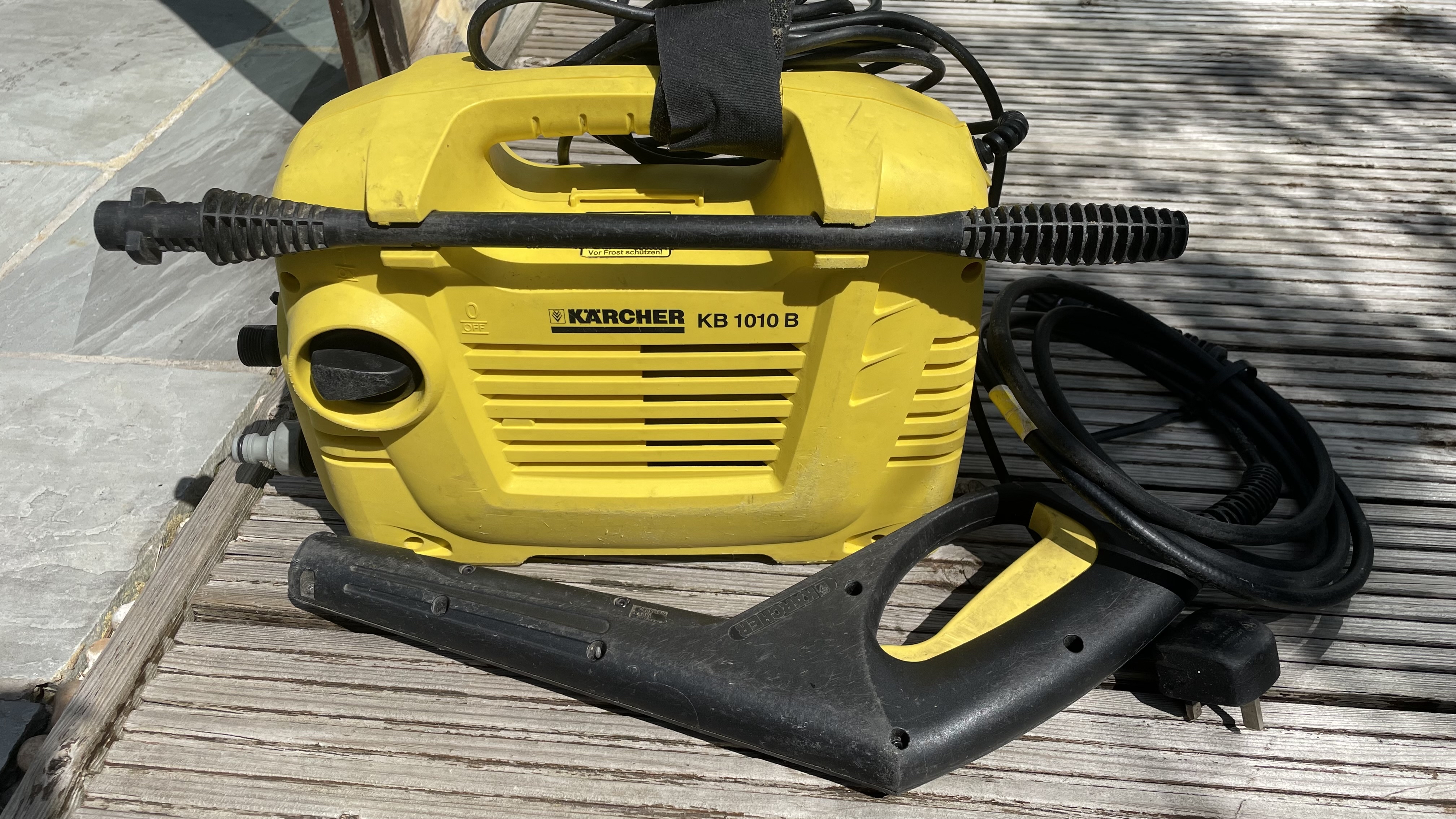 Karcher kb1010 pressure washer. clean vehicles, patios, decking  