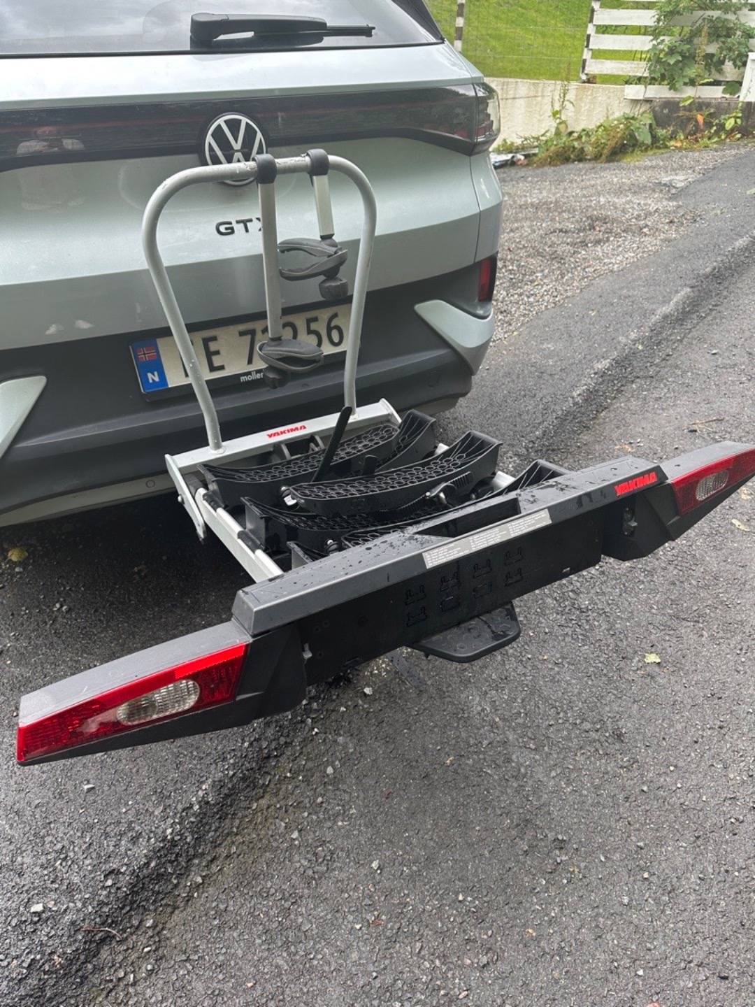 Sykkelstativ for opptil tre sykler