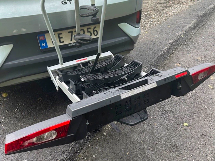 Sykkelstativ for opptil tre sykler