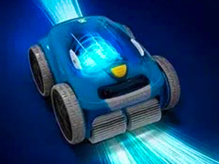 Poolrobot som rengör både botten och väggar