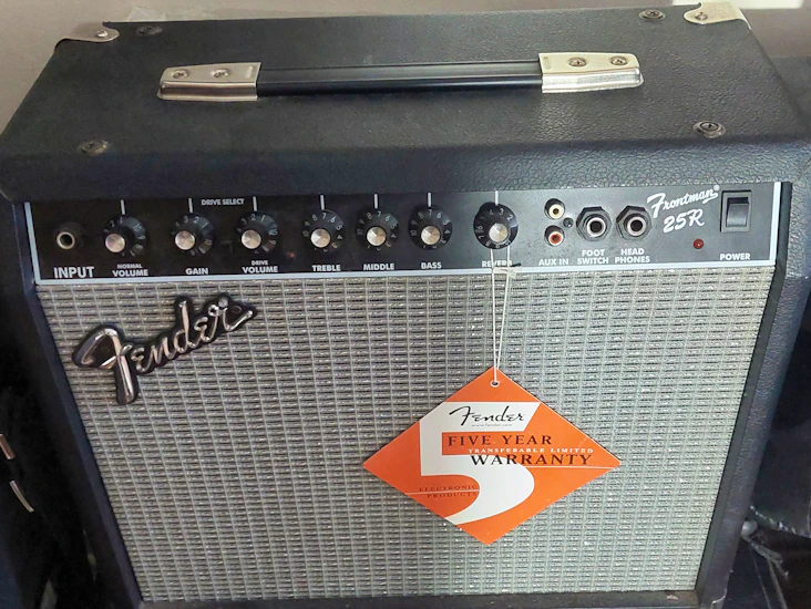 Fender frontman 25r amplifier with footswitch