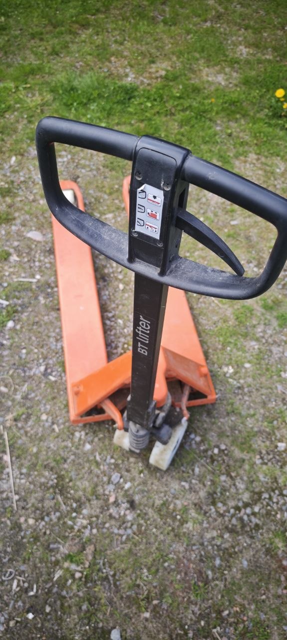 Bt lifter handtruck