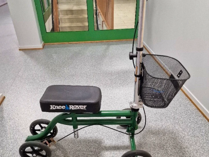 Knee scooter