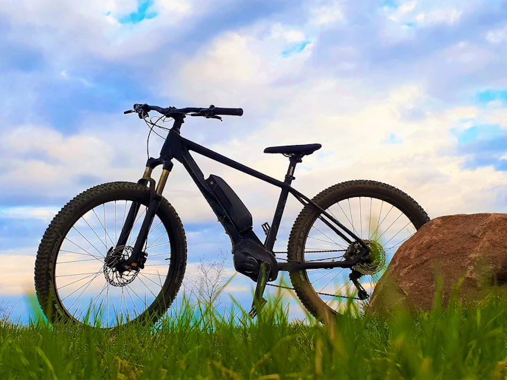 Sähkömaastopyörä koko m/l (3 h 40 e)