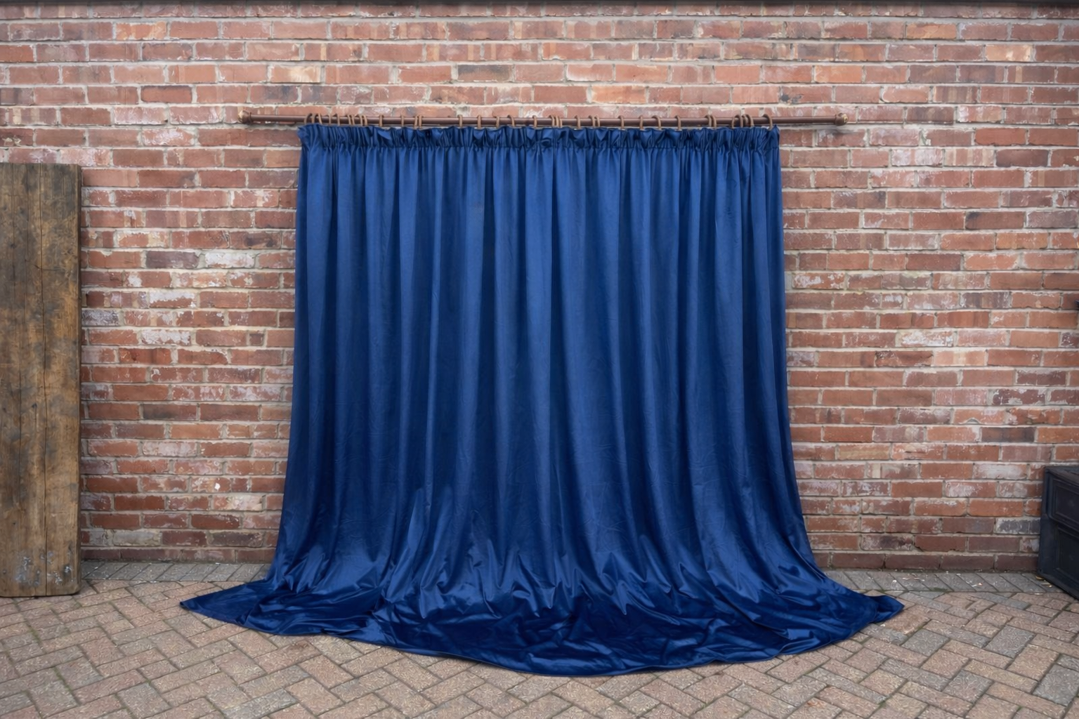 Vintage blue velvet curtain backdrop | 230 cm × 230 cm