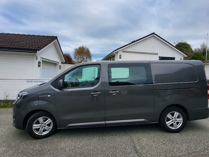 Stor varebil flyttebil leiebil toyota proace el