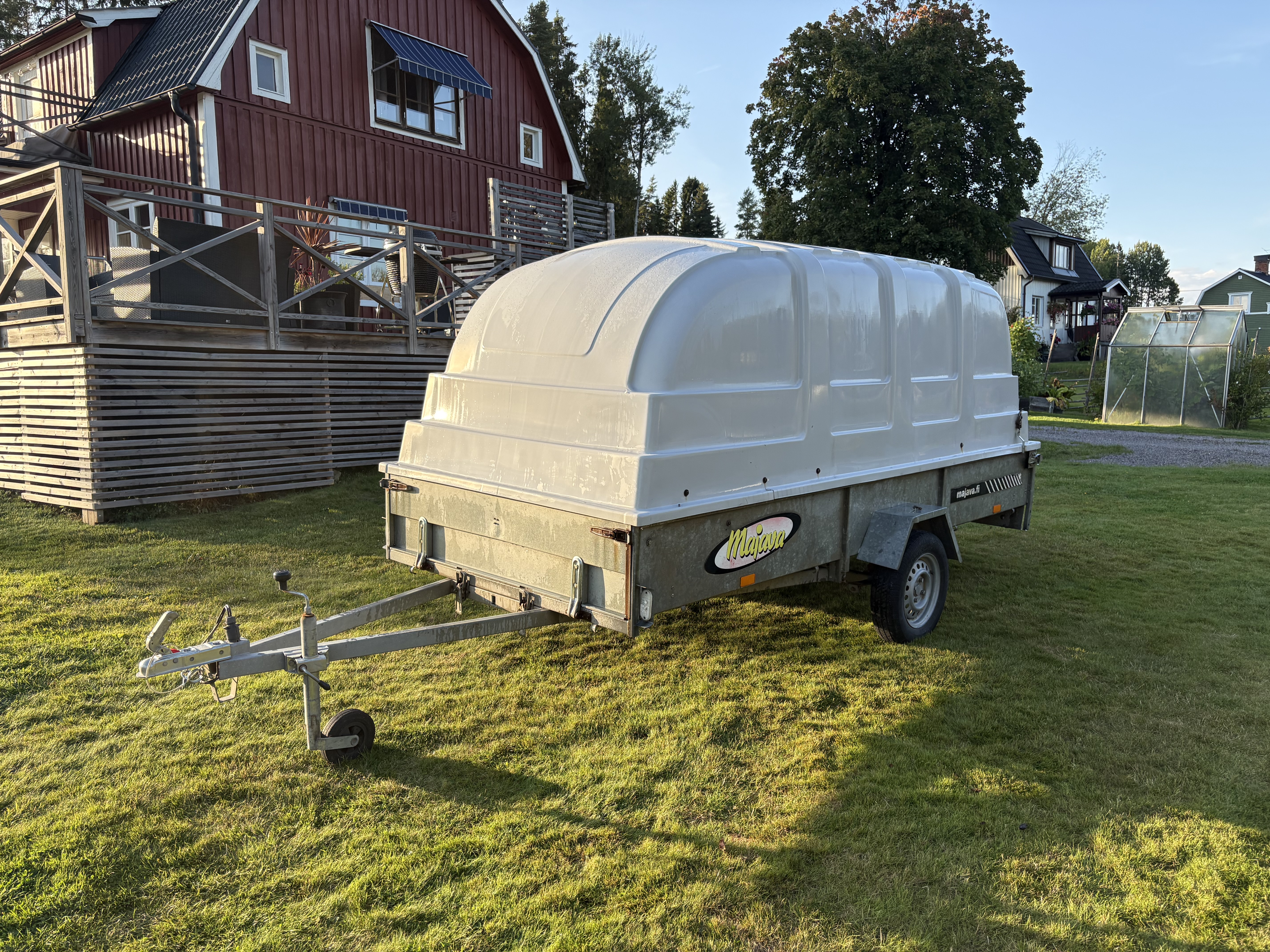 Kåpsläp med tipp och 3,6m lastutrymme 750kg