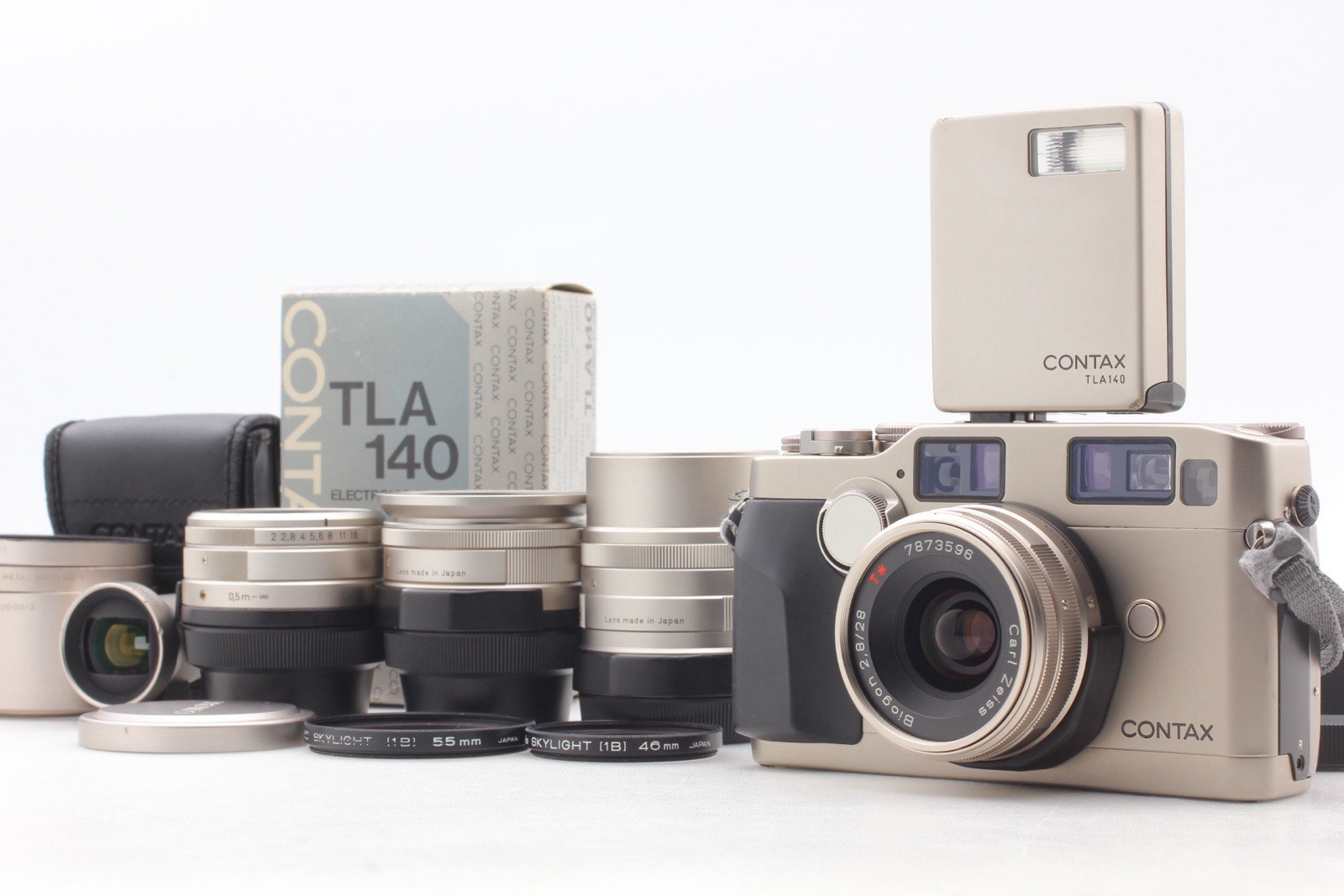 Contax g2 film camera 4 lenses - 21mm 28mm 35mm & 90mm and tla140 flash