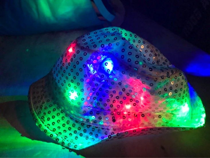 Flera olika huvudbonader/tillbehör, 3 av 4