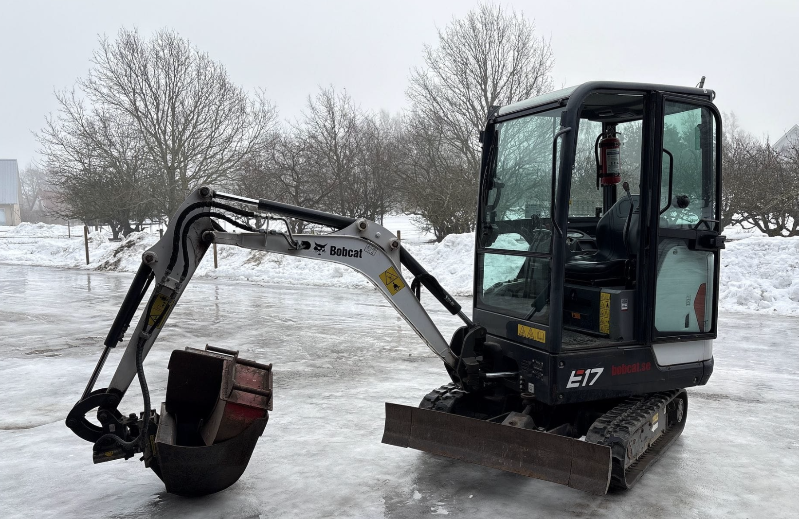 Minigrävare bobcat e17 - 3 redskap  inkl släp