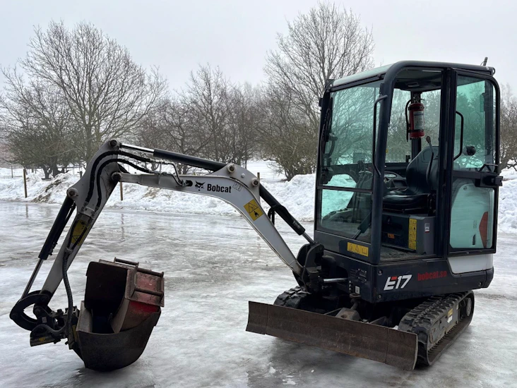 Minigrävare bobcat e17 - 3 redskap inkl släp