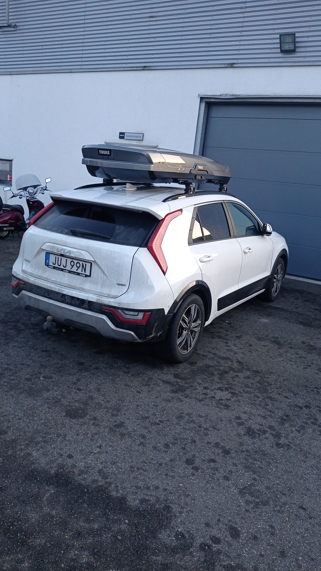 Kia niro 2024 räcke + thule skidbox