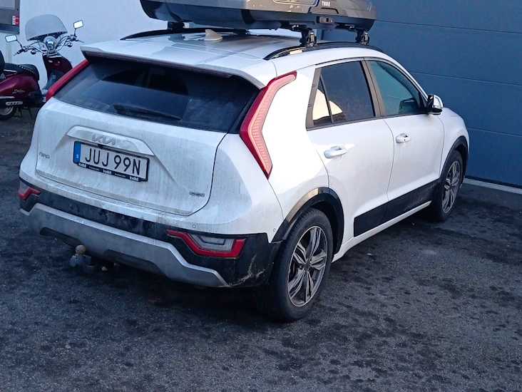 Kia niro 2024 räcke + thule skidbox