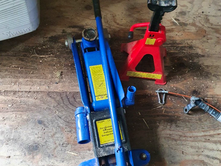 Extra hög domkraft uthyres