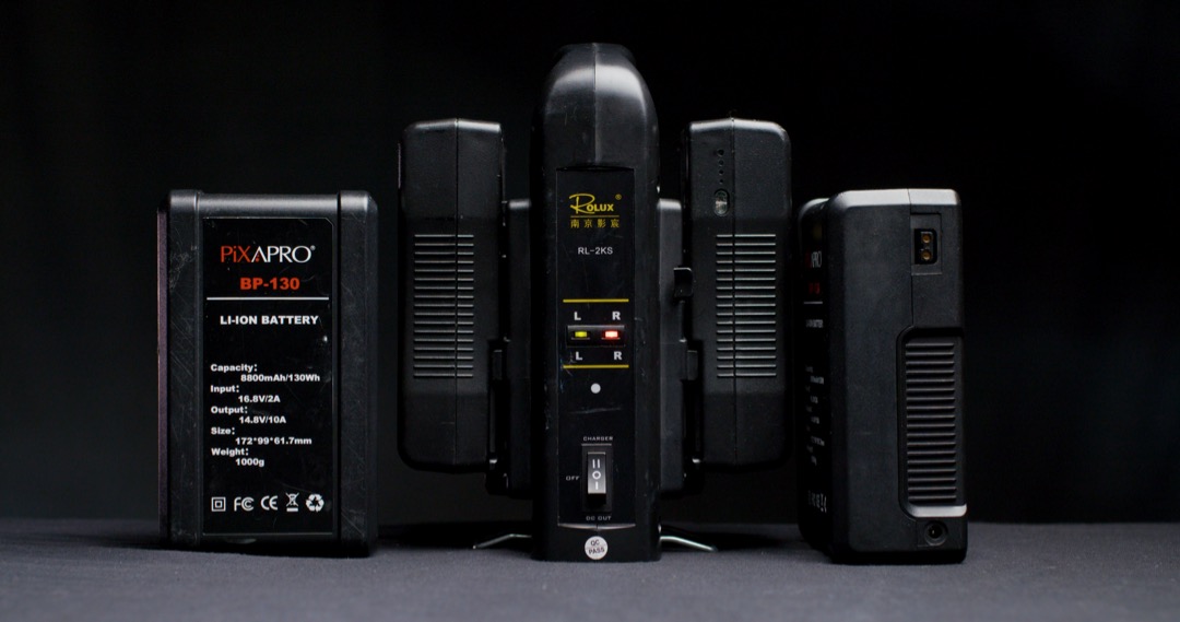 4 stk. v-mount batterier med lader (130wh)