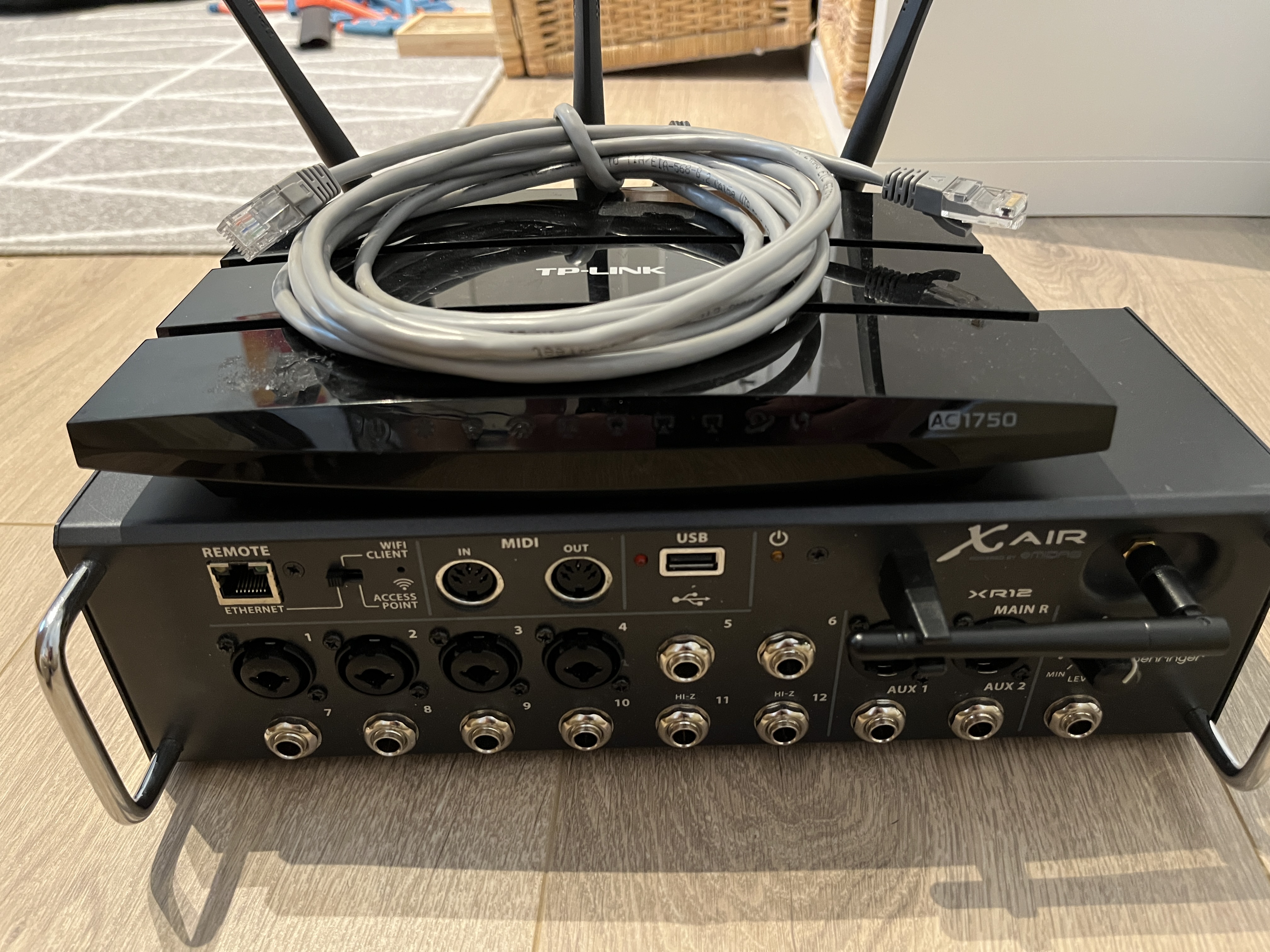 Behringer x-air xr12 + router för bättre wifi!